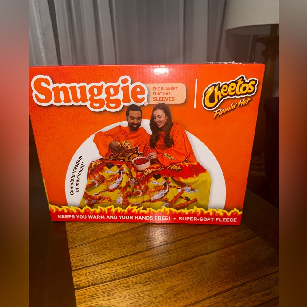 NWT SNUGGLE Blanket Cheetos Flaming Hot Polyster Multicolored
